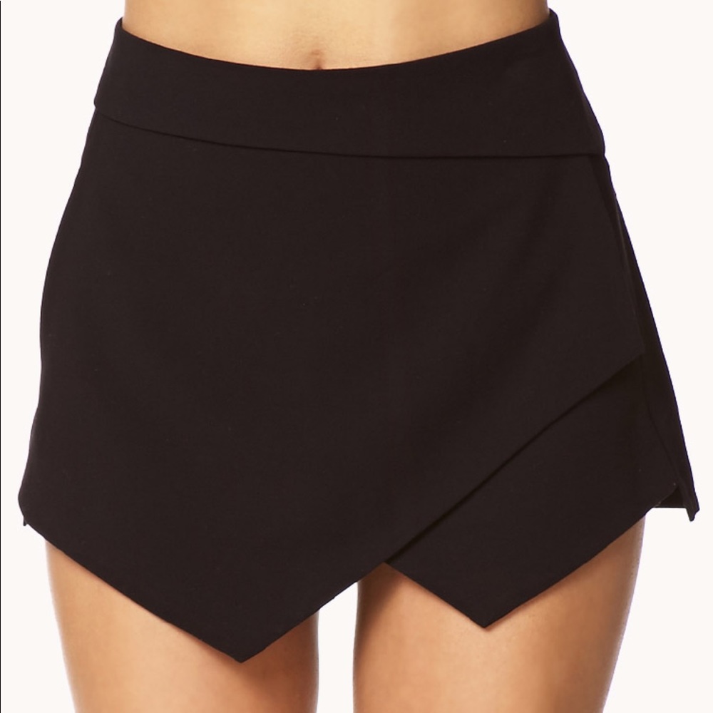 Asymmetrical black shorts